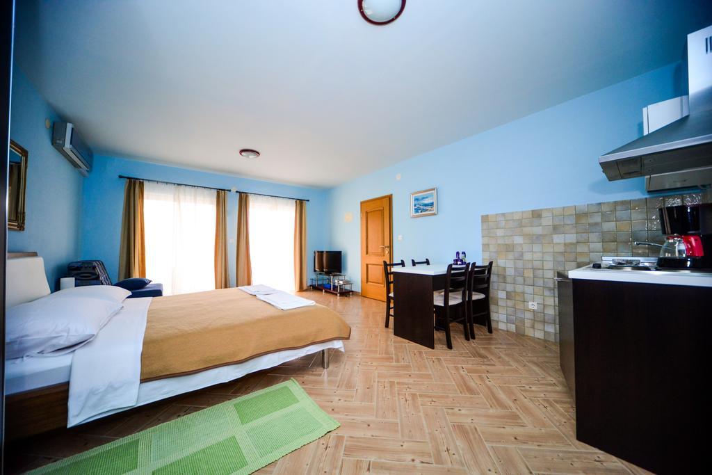 Apartments Dalmacija Starigrad Paklenica Værelse billede