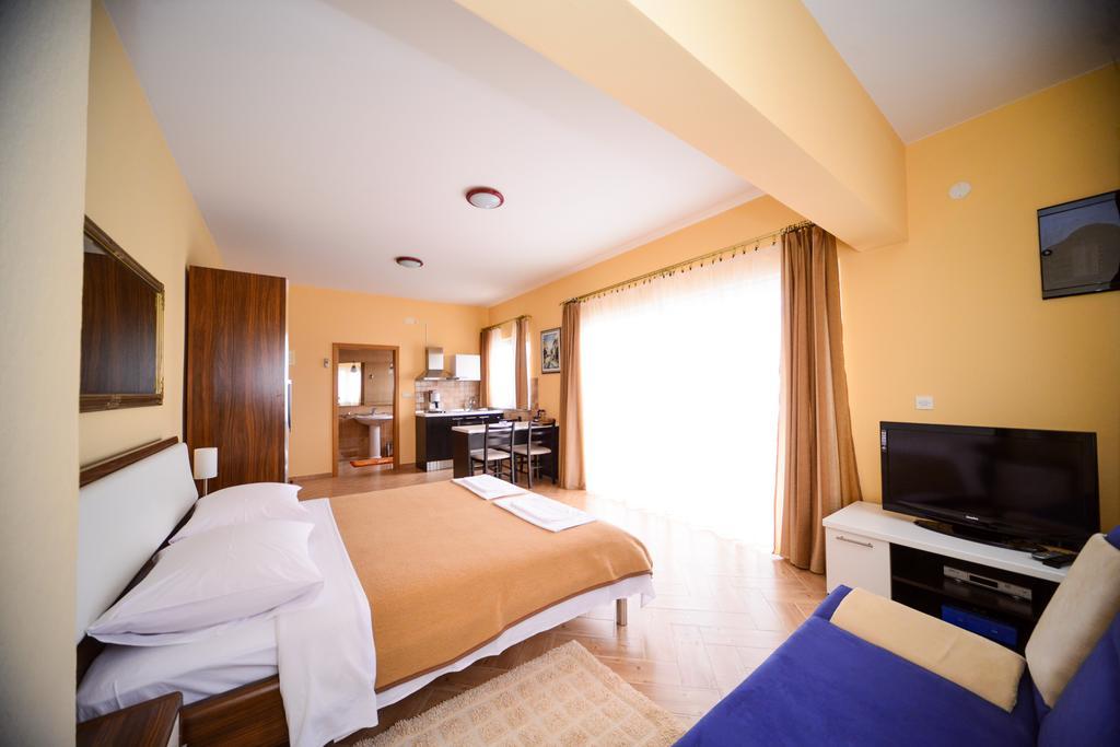 Apartments Dalmacija Starigrad Paklenica Værelse billede