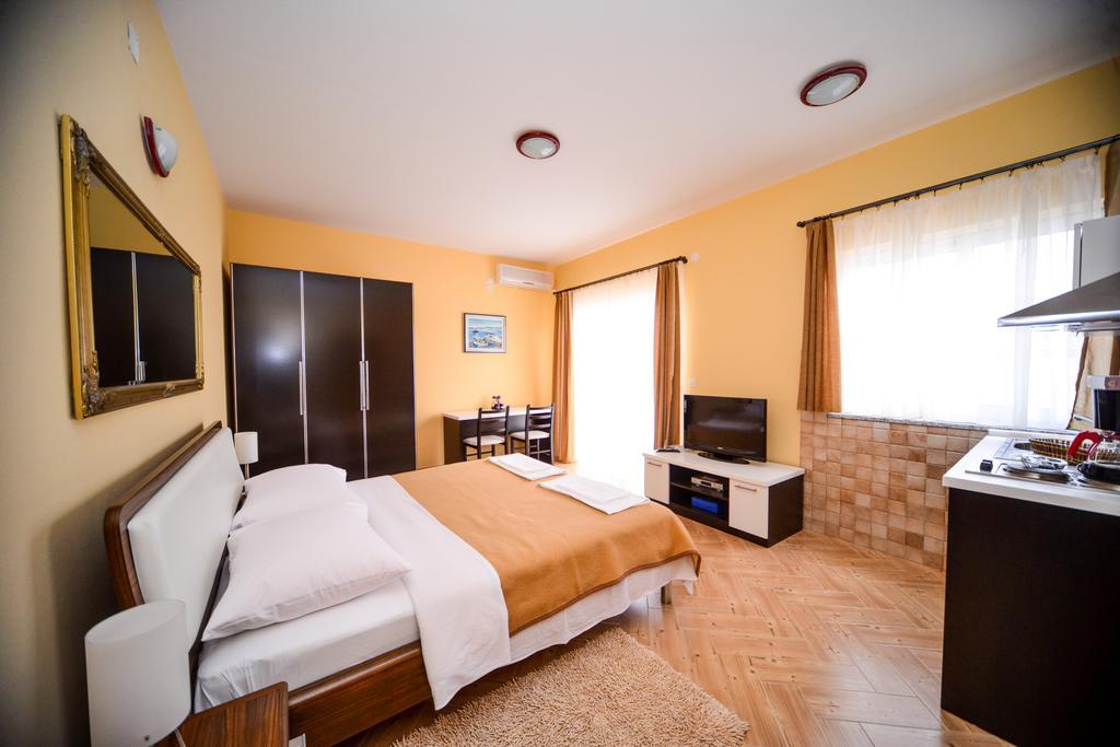 Apartments Dalmacija Starigrad Paklenica Værelse billede