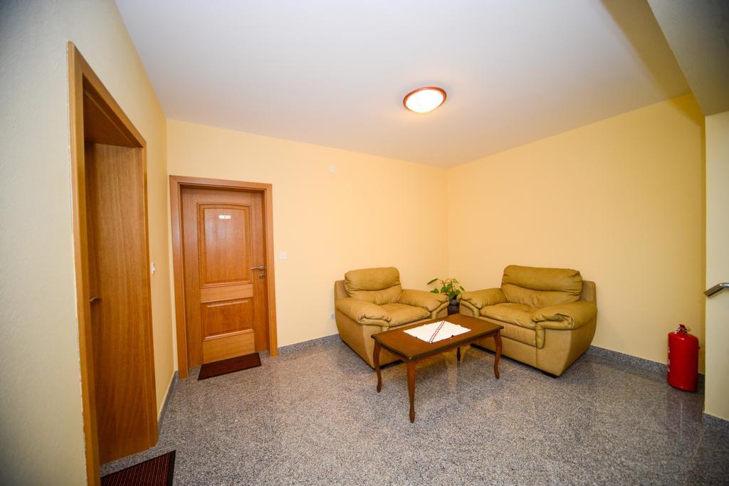 Apartments Dalmacija Starigrad Paklenica Eksteriør billede